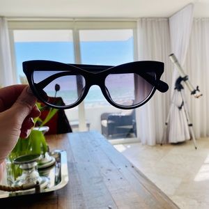 ✨Marc Jacobs Cat Eye Sunglasses Plum & Black Gray